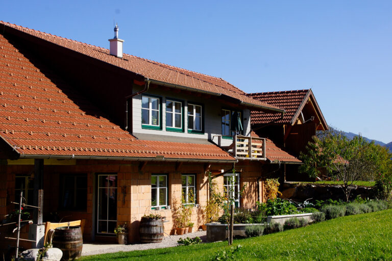 Foto eines Dachgeschossausbaus in einem Bauernhaus.